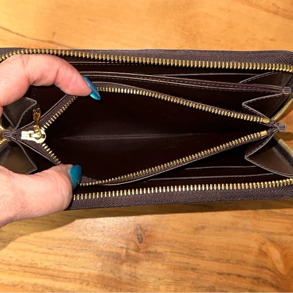 Louis Vuitton Amarante Monogram Vernis Zippy Wallet - Picture 3 of 8